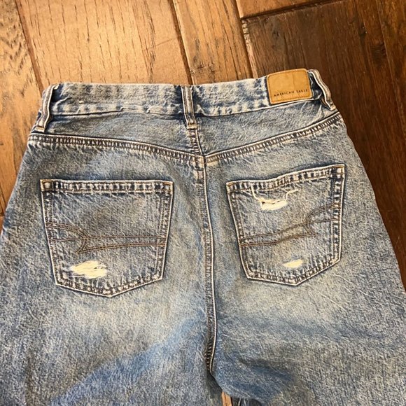 American Eagle light wash baggy ripped jeans, size 4 short - Picture 9 of 11
